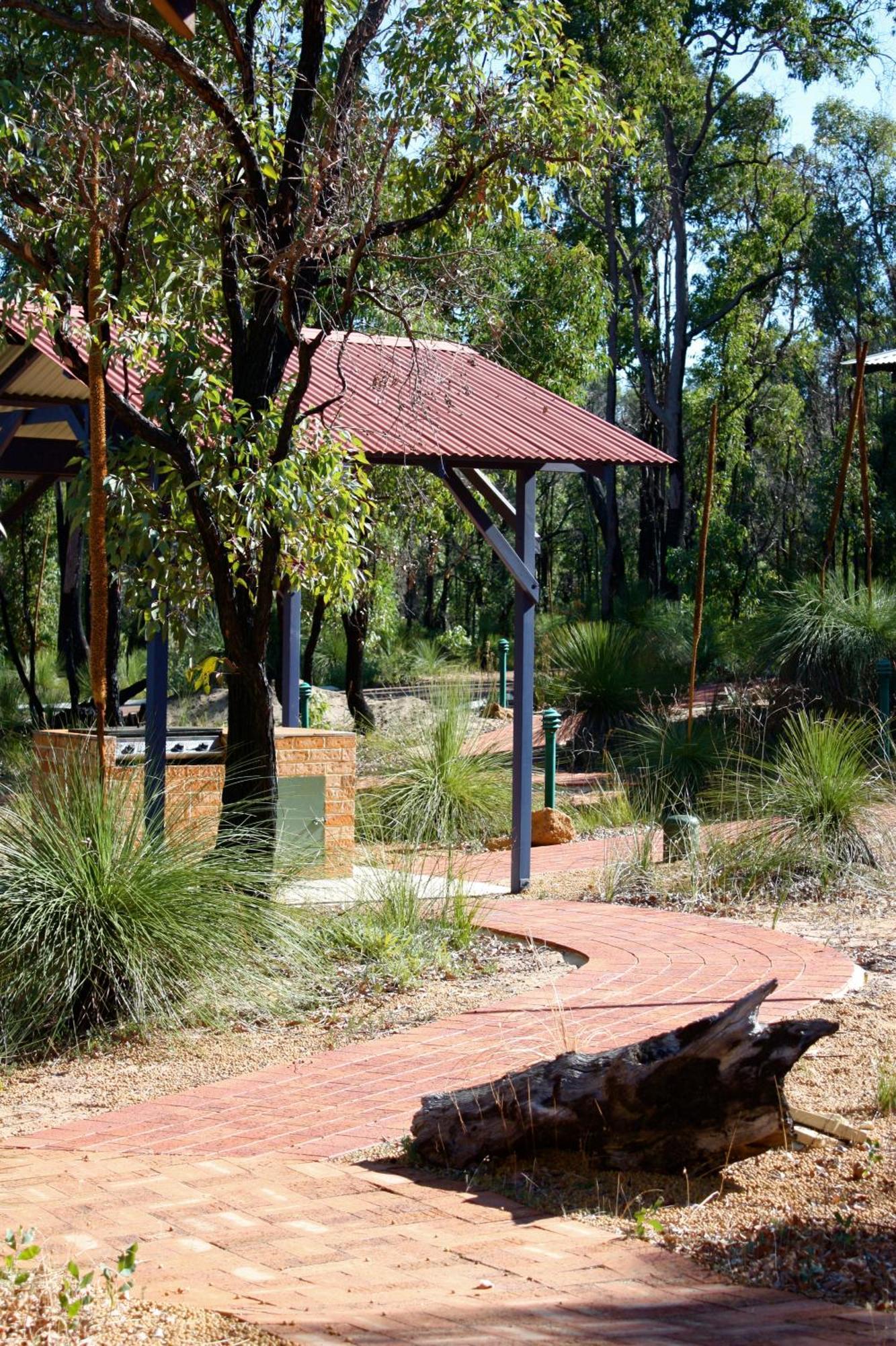Chalets On Stoneville Redcliffe Exterior photo